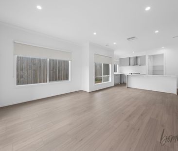 Stunning 4 Bedroom home - Photo 1