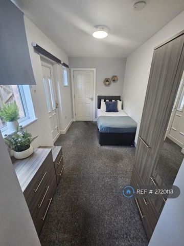 1 bedroom in a house share to rent - Photo 5