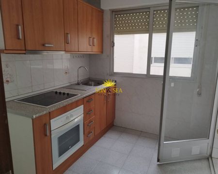 APARTMENT FOR RENT, 3 BEDROOMS AND 1 BATHROOM IN TORREVIEJA - Photo 2