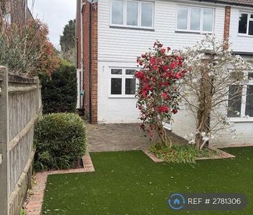 4 bedroom semi-detached house to rent - Photo 3