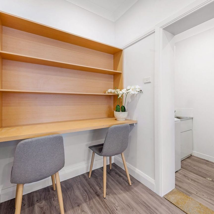 Furnished / Unfurnished | Off-street Parking | Air Conditioning - Photo 1