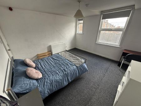 4 bedroom house to rent - Photo 2