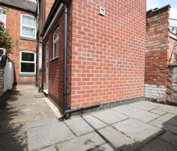 4 bedroom terraced house to rent - Photo 3