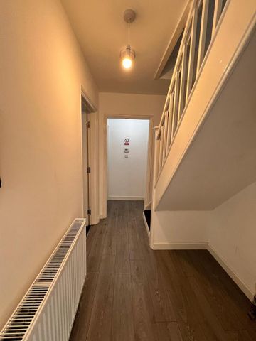 5 bedroom semi-detached house to rent - Photo 2