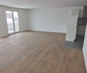 sehr attraktive und grosse, helle 3,5-Zimmerwohnung D02 - Foto 1