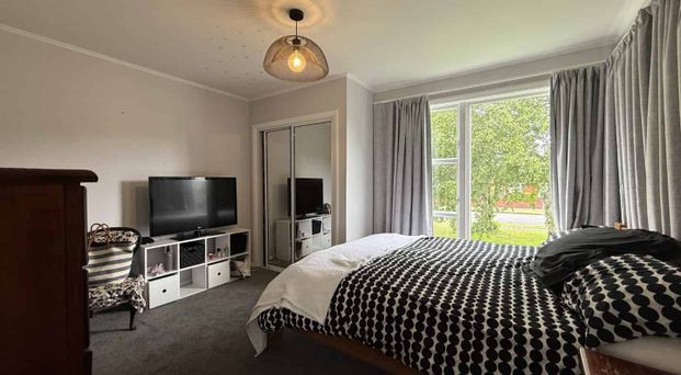 3 Bedroom - Location & Sunshine - Photo 1