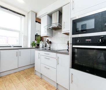 The Village Street, Burley, Leeds - Photo 4