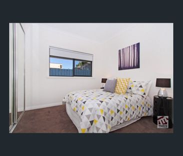 CLOSE TO TRAIN STATION, SHOPS & LAKE! - Photo 2