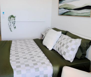 Riverside balcony studio - Photo 3