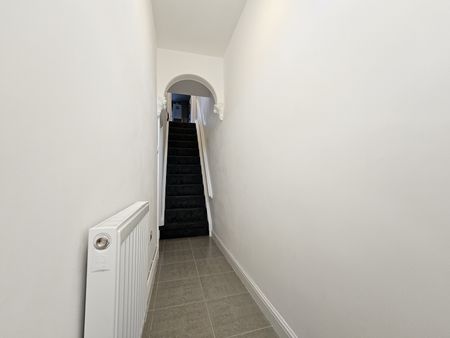 Newly refurbished 2 Bed Terrace house - Photo 2