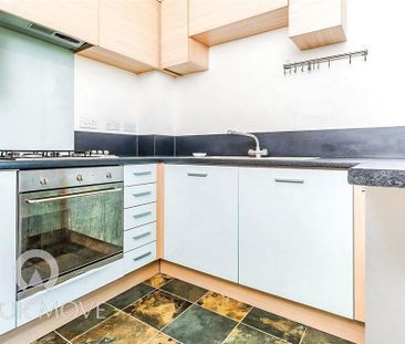 2 bedroom flat to rent - Photo 4