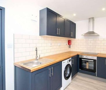 Raymond Crescent, Guildford, Surrey, GU2 - Photo 2