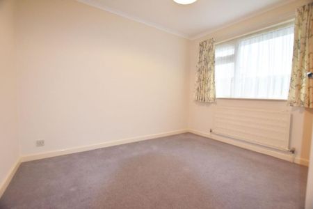 2 bedroom semi-detached bungalow to rent - Photo 3