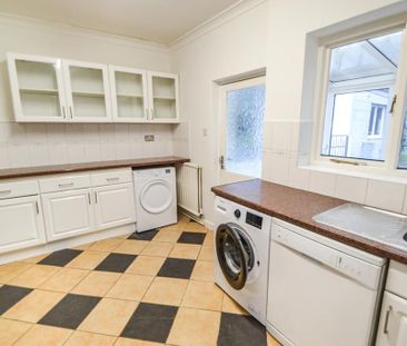 3 bedroom semi-detached house to rent - Photo 5