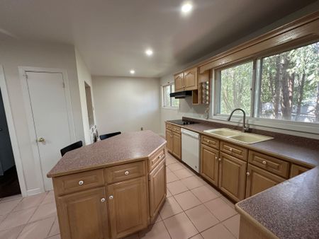 For Lease - 1252 Mont Clair Drive Unit# Main Floor, Oakville, Ontario - Photo 2