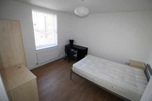 5 Bed Student Accommodation - Photo 1