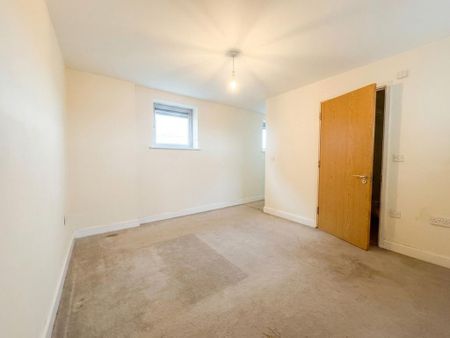 3 bedroom flat to rent - Photo 4