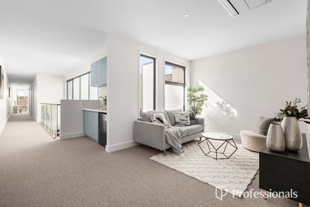 A North-Facing Luxury Residence in the McKinnon Secondary College Zone - Photo 2