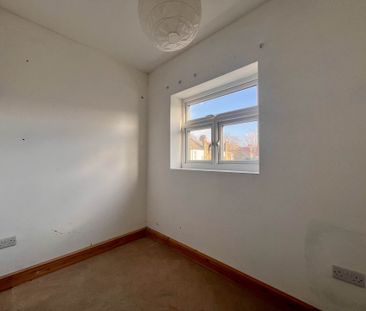 Guide Price £2,500 pcm - Available 29/12/2025 - Unfurnished - Photo 4