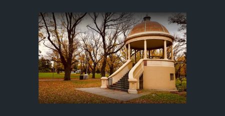 PERFECT INNER CITY LIFESTYLE - Photo 2