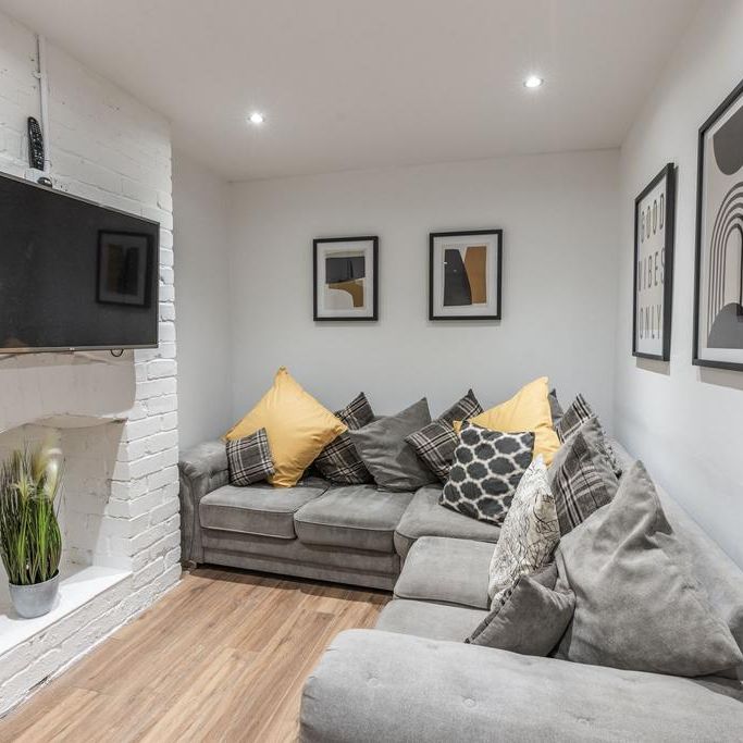 1 bedroom in a house share to rent - Photo 1