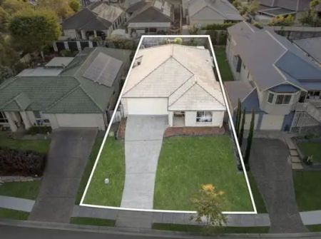 “Comfortable Family Home in a Convenient Forest Lake Location” - Photo 2