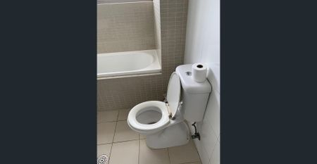 Priced for referenced tenant - Walks to railway station - Photo 5