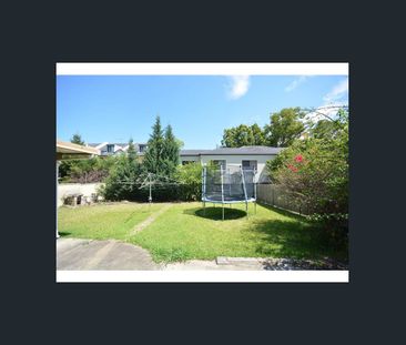 MASSIVE 5 BEDROOM HOME - Photo 6