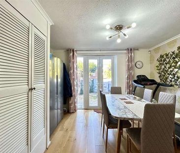 Moorfield, Harlow, CM18 - Photo 2