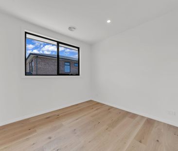 Brand-New Designer Living with Space, Comfort and Efficiency! - Photo 4