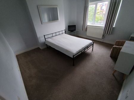 4 Bed Terraced House, Woodborough Road, NG3 - Photo 4