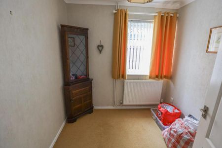 3 bedroom detached bungalow to rent - Photo 2