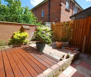 2 Bed Flat, Woodcote Road, SO17 - Photo 2