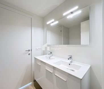 Superb new 2 bedroom apartment with terrace - Photo 2