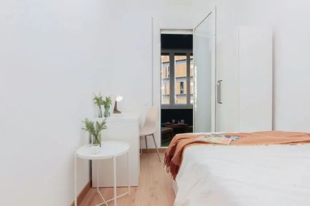 Plaça de Lesseps, Barcelona, Catalonia 08023 - Photo 2