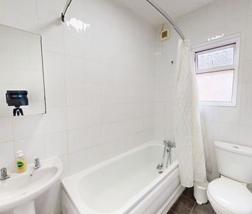 1 bedroom in a house share to rent - Photo 6