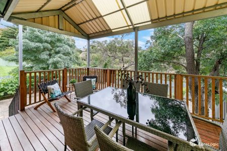 “PERFECT LOCATION RECENTLY RENOVATED” - Photo 2