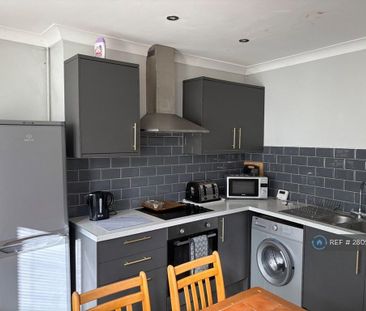 1 bedroom in a house share to rent - Photo 4