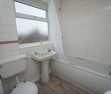 1 bedroom Flat To Let - Photo 4