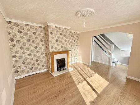 3 bedroom semi-detached house to rent - Photo 2