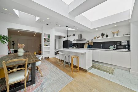 4 bedroom semi-detached house to rent - Photo 2