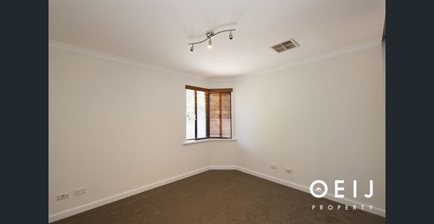 TOP-NOTCH TOWNHOUSE - Photo 1