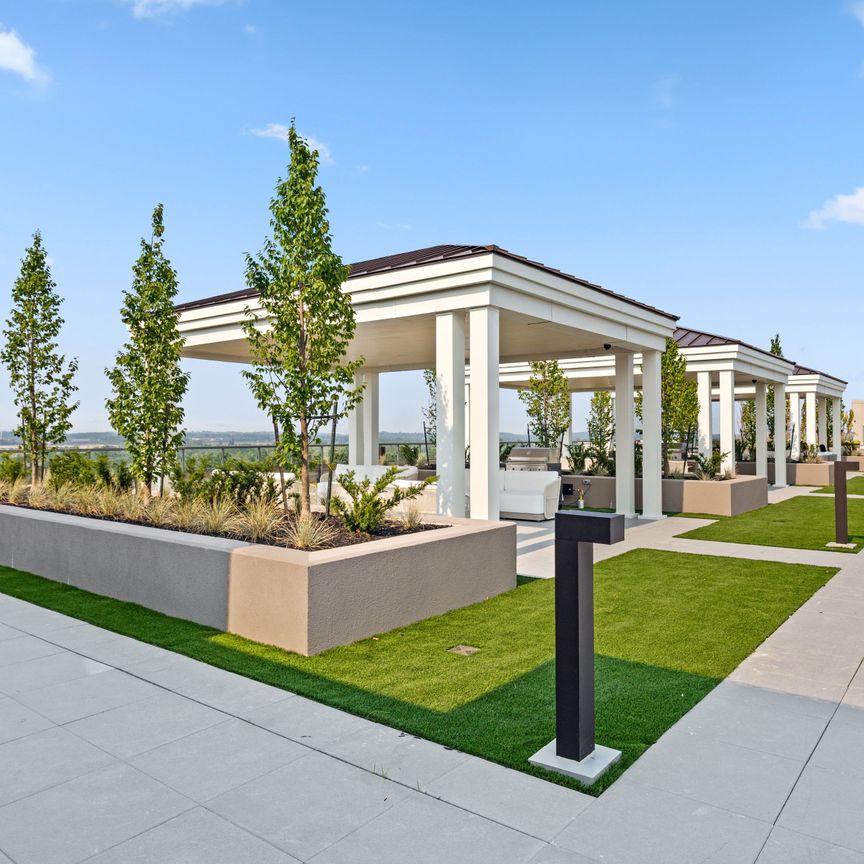 For Lease - 2075 King Road Unit# 544, King, Ontario - Photo 1