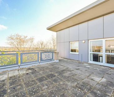 2 Bed Penthouse, Gean Court, N11 - Photo 5