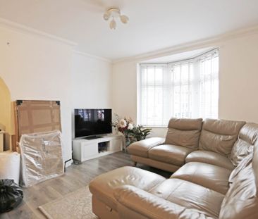 Price £2,100 pcm - Available 01/12/2025 - Part Furnished - Photo 1