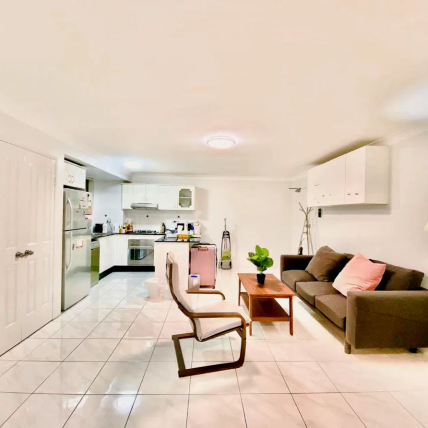 4 bed 2 bath-022 - Photo 1