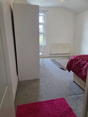 Room in a Shared House, Leyton Green Road, E10 - Photo 1
