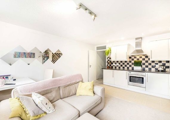 St. Peter's Close, SW17 7UH, London - Photo 1