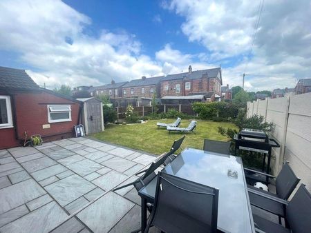 3 bedroom semi-detached house to rent - Photo 4