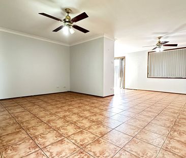 Lovely 3 Bedroom Home in Great Location&excl;&excl; - Photo 1